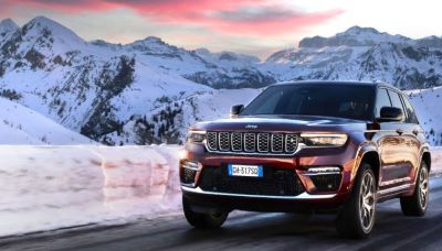 Теперь в модельном ряду Jeep представлены электрифицированные версии всех моделей SUV.